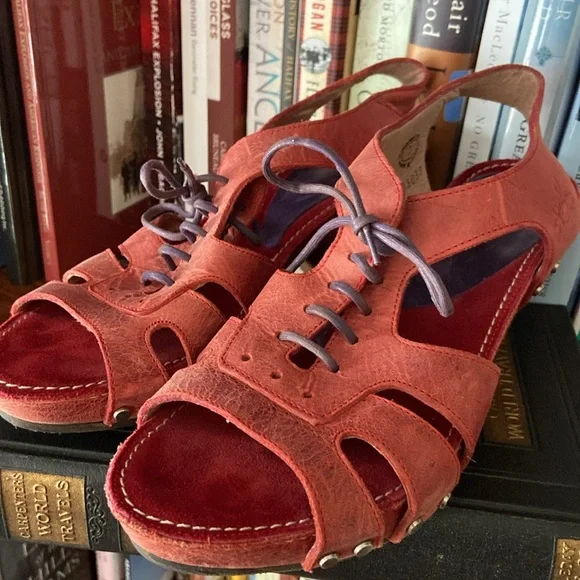 John Fluevog Shoes Low Rule Joni Sandal in Red with Purple Laces Women's Size 7 - Picture 4 of 14